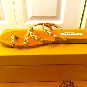 NWOT! Steve Madden Sandal - Season - W10
